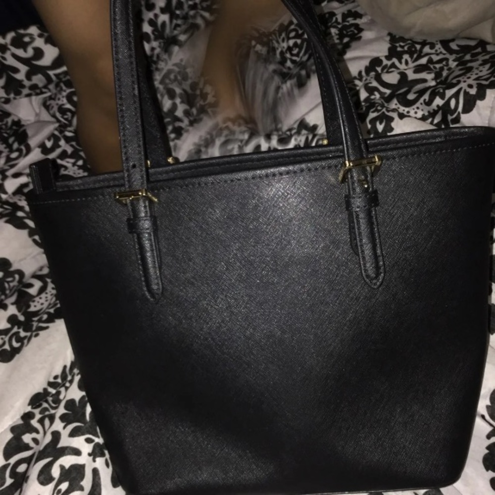 MK purse - Picture 2 of 4